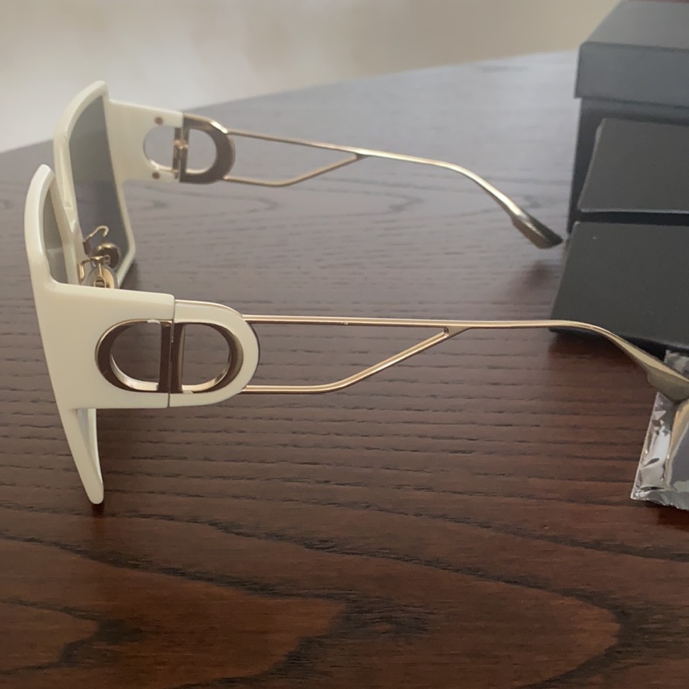 Dior Cream and Black Square Sunglasses - Picture 6 of 6